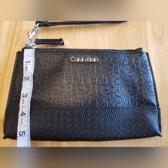 Calvin Klein wrist bag - Picture 2 of 6
